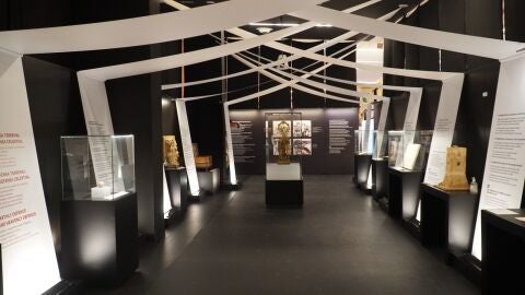 M&acute;suica, P&oacute;lvora i Desembarc. L'exposici&oacute;.