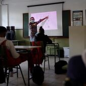Alumnos del IES Gaspar Melchor de Jovellanos en Fuenlabrada durante una clase