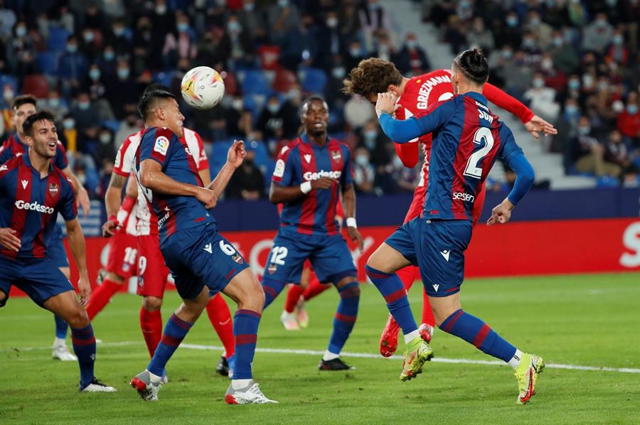 El Levante priva al Atlético de la victoria gracias a un polémico penalti El Levante priva al Atlético de la victoria gracias a un polémico penalti
