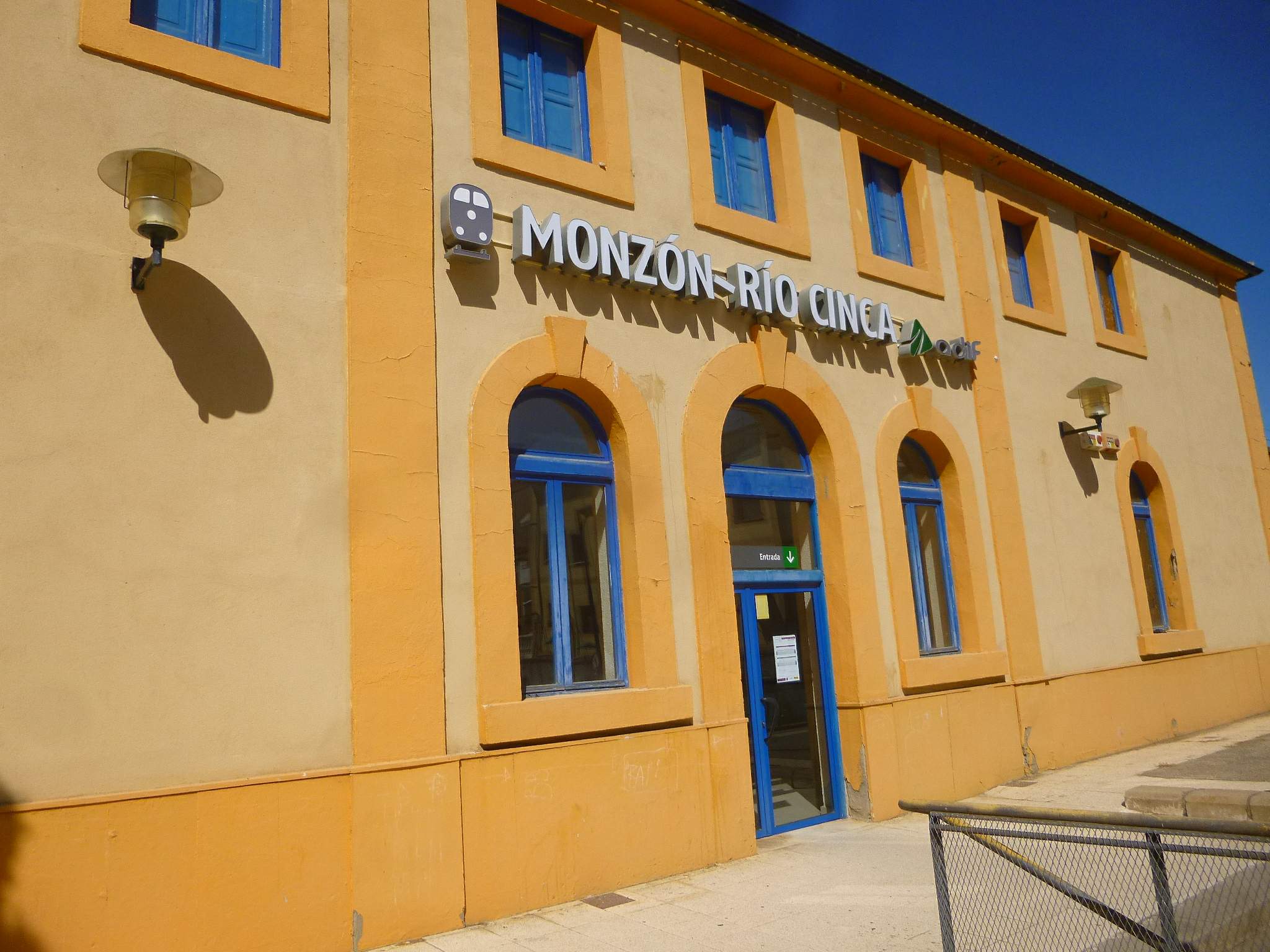 CEOS y Cámara de Comercio piden mantener los trenes CEOS y Cámara de Comercio piden mantener los trenes