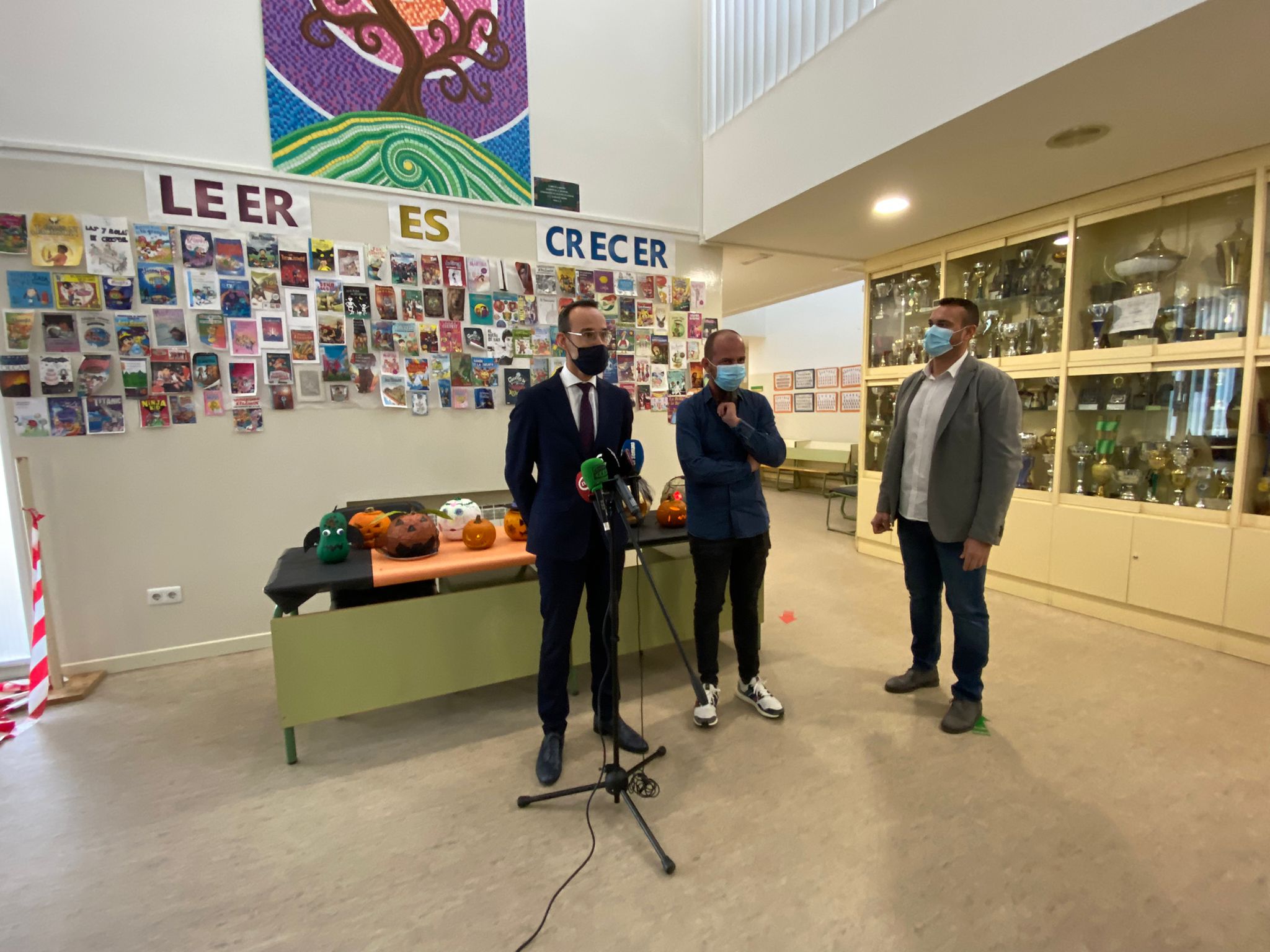 La Caixa entrega material escolar a familias vulnerables La Caixa entrega material escolar a familias vulnerables