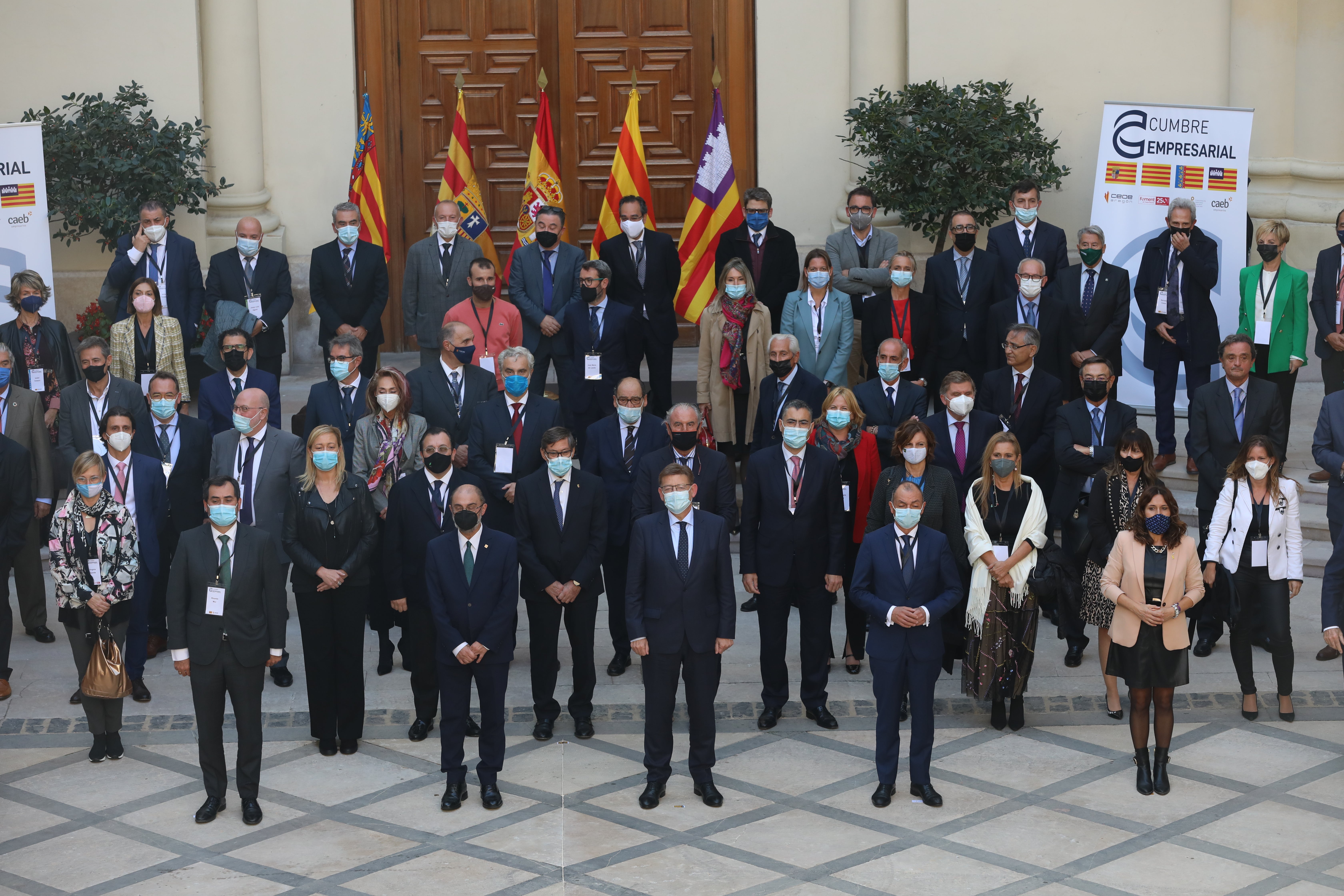 Ximo Puig y la patronal CEV defienden en Zaragoza la reforma del sistema de financiación Ximo Puig y la patronal CEV defienden en Zaragoza la reforma del sistema de financiación
