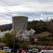 Vídeo de la voladura de la torre de refrigeración de la Central Térmica de Velilla del Río Carrión