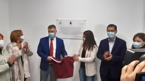 Descubrimiento de la placa en el acto de inauguración de la sede de "Oretania" en Ciudad Real Descubrimiento de la placa en el acto de inauguración de la sede de "Oretania" en Ciudad Real