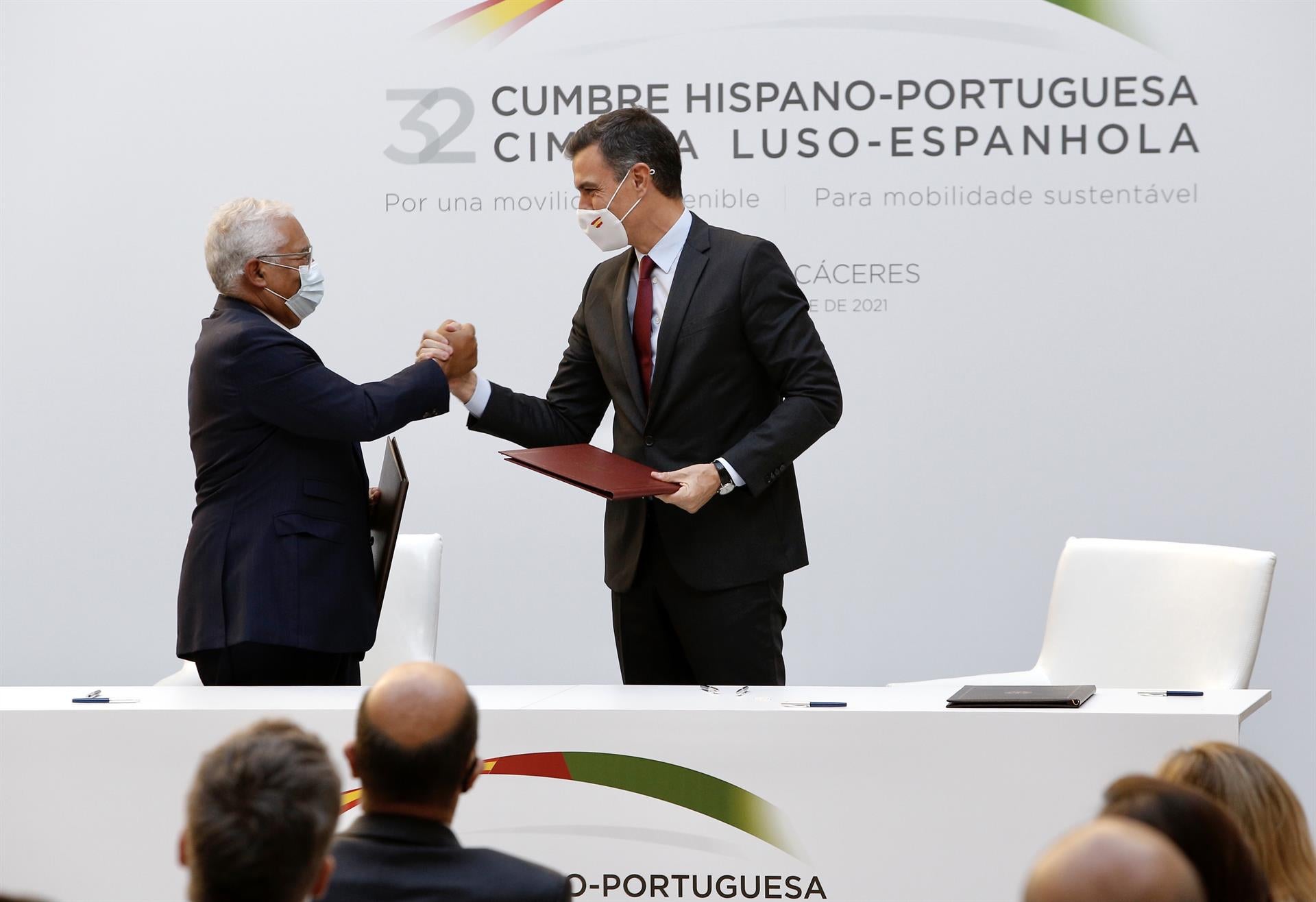 9 han sido los acuerdos rubricados por los gobiernos español y luso en la Cumbre Hispano Portuguesa 9 han sido los acuerdos rubricados por los gobiernos español y luso en la Cumbre Hispano Portuguesa