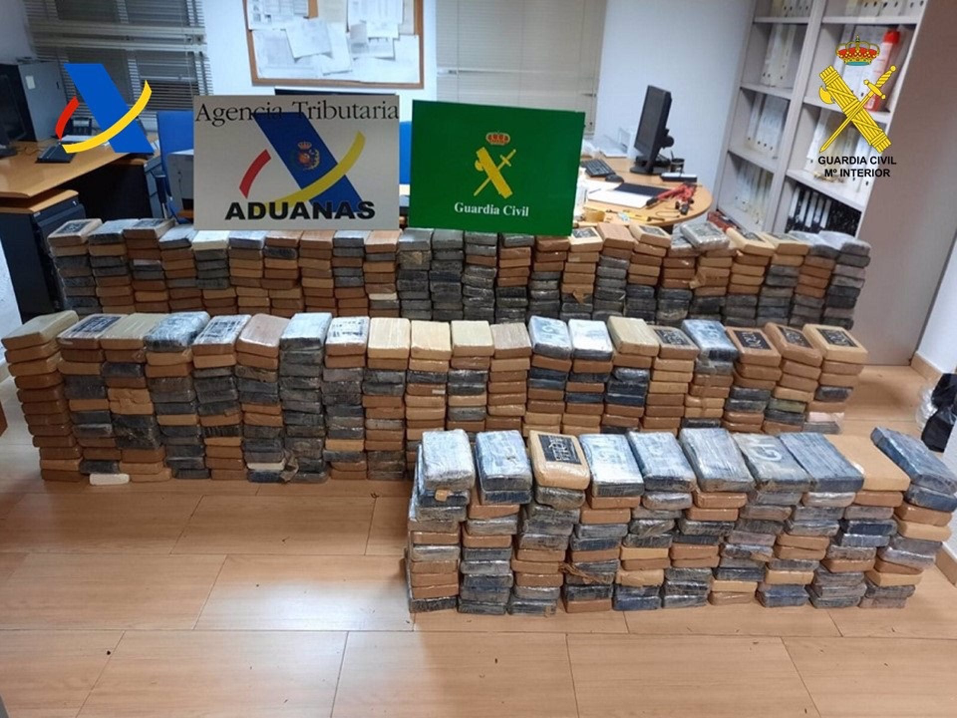 Incautados 700 kilos de cocaína en el puerto de València Incautados 700 kilos de cocaína en el puerto de València