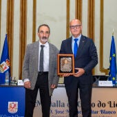 Entrega da Medalla de Ouro do Liceo a Manuel Baltar