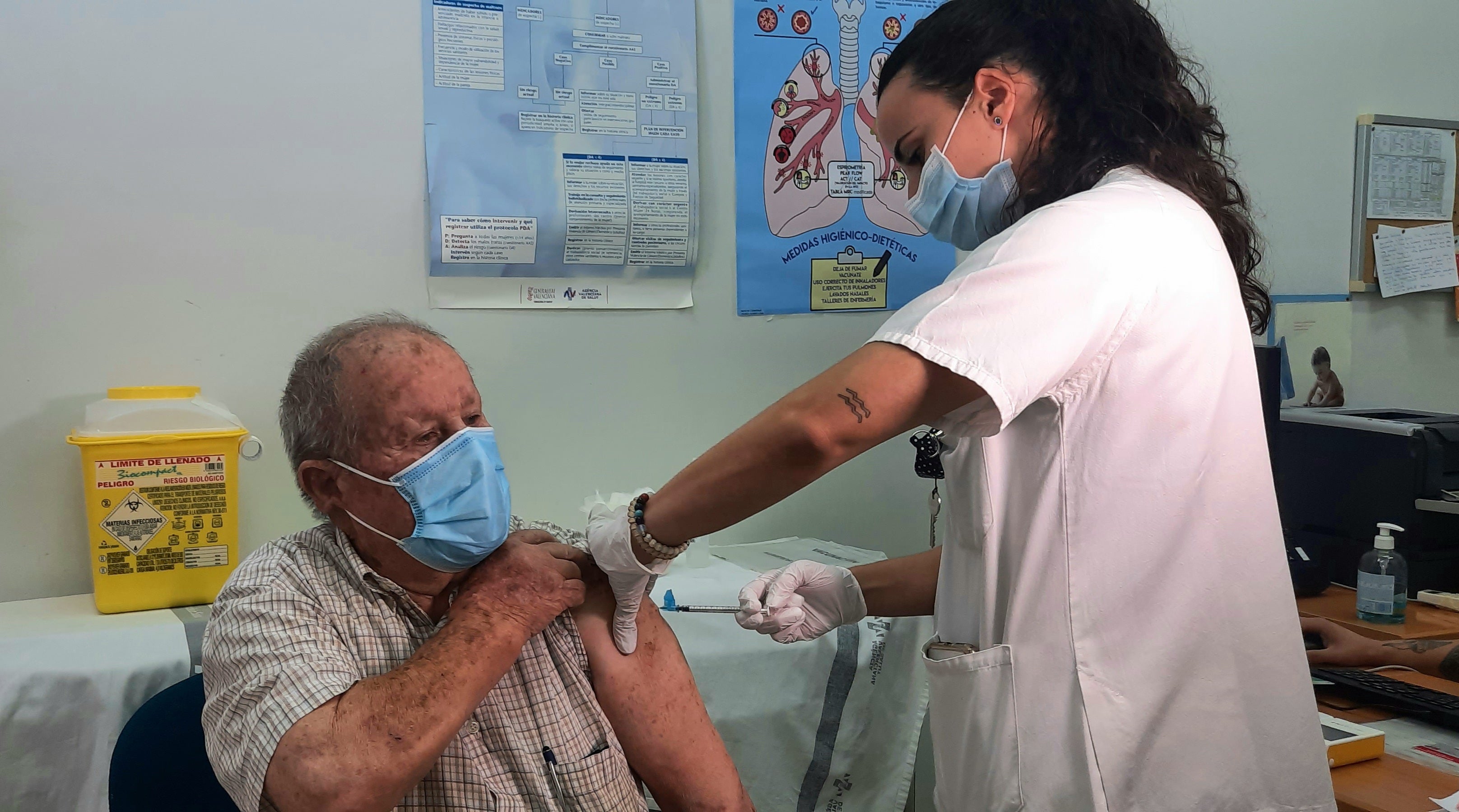 Organizaciones de mayores alertan del aumento de muertes y piden mascarilla obligatoria en residencias afectadas Organizaciones de mayores alertan del aumento de muertes y piden mascarilla obligatoria en residencias afectadas