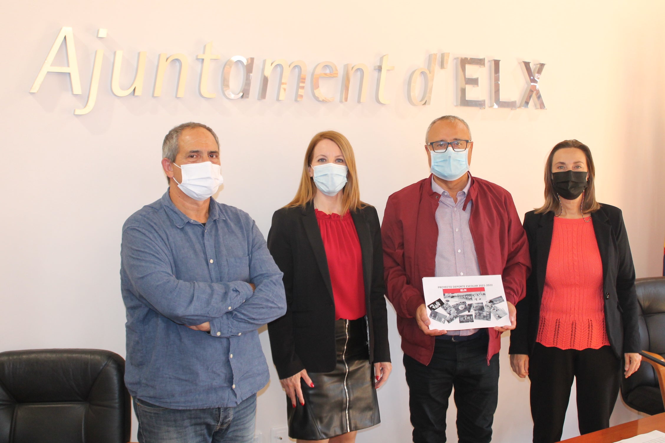 El Ayuntamiento de Elche y la Fundación del Deporte Ilicitano quieren implicar a todos los institutos y colegios en el deporte escolar El Ayuntamiento de Elche y la Fundación del Deporte Ilicitano quieren implicar a todos los institutos y colegios en el deporte escolar