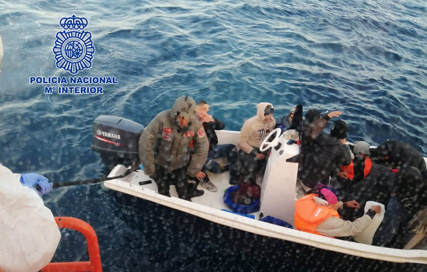 Detenidos seis miembros de una red criminal que organizaba viajes en patera desde Argelia hasta España Detenidos seis miembros de una red criminal que organizaba viajes en patera desde Argelia hasta España