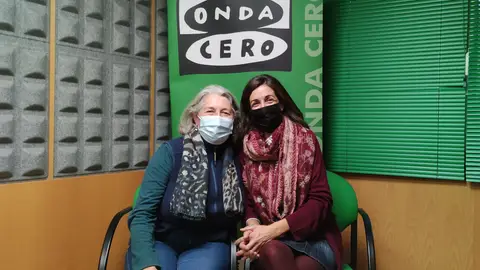 Carmen Quinteiro y Ángeles Solla, auxiliar cuidadora Viernes educativo