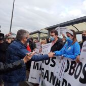 Los ganaderos protestan ante Hugo Morán 