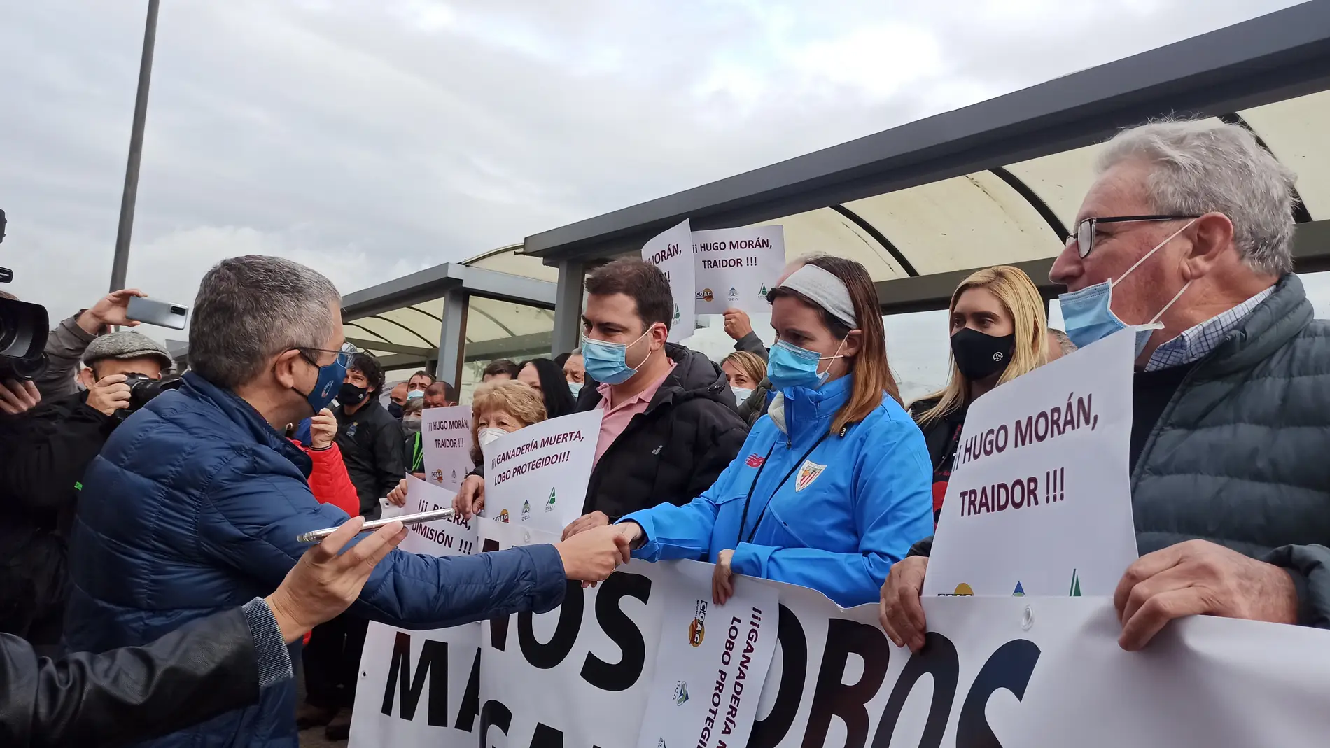 Los ganaderos protestan ante Hugo Morán 