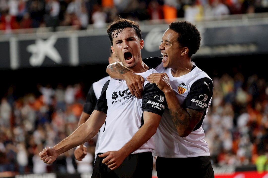 El Valencia rompe su mala racha y amplía la del Villarreal El Valencia rompe su mala racha y amplía la del Villarreal