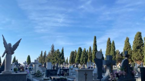 Aspecto cuidado del cementerio alcazare&ntilde;o en 2021