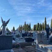 Aspecto cuidado del cementerio alcazareño en 2021