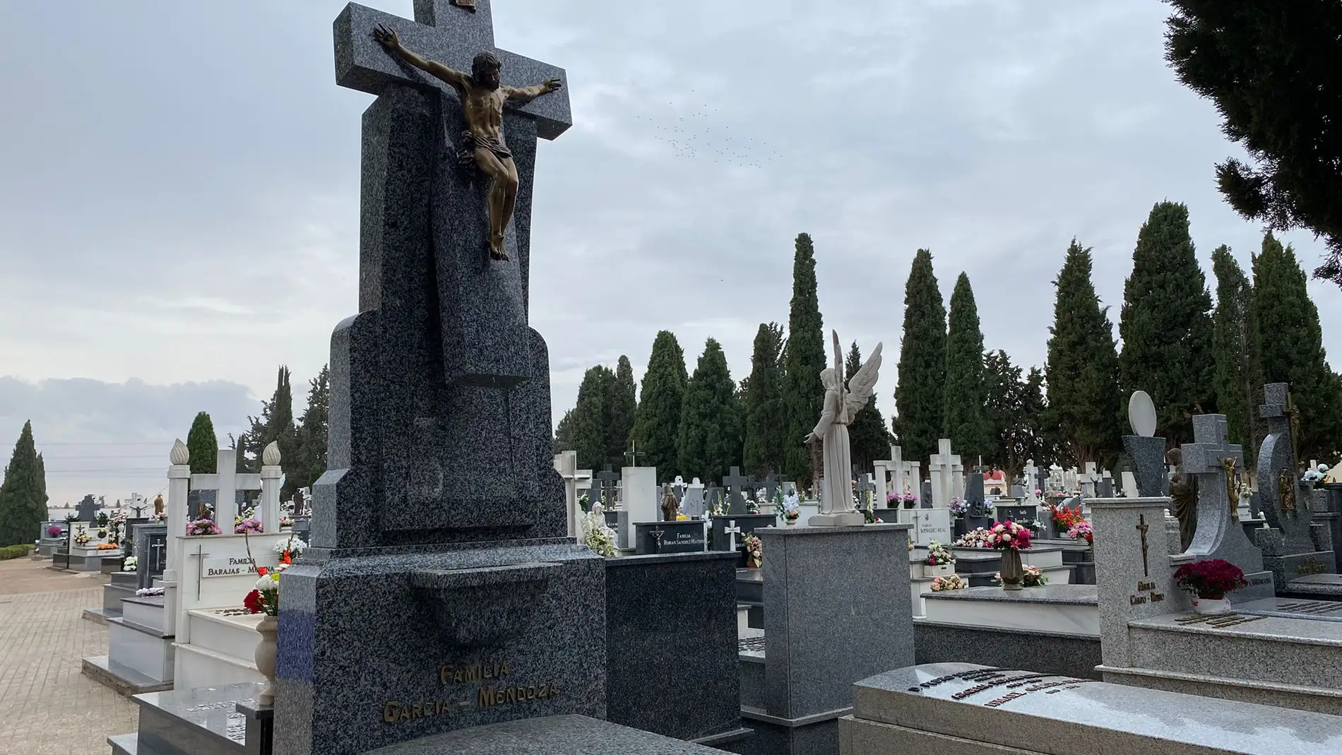 Lápidas típicas de los cementerios manchegos