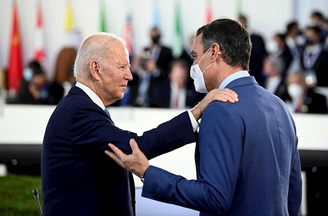 Pedro Sánchez conversa brevemente con Joe Biden en la reunión del G20 Pedro Sánchez conversa brevemente con Joe Biden en la reunión del G20
