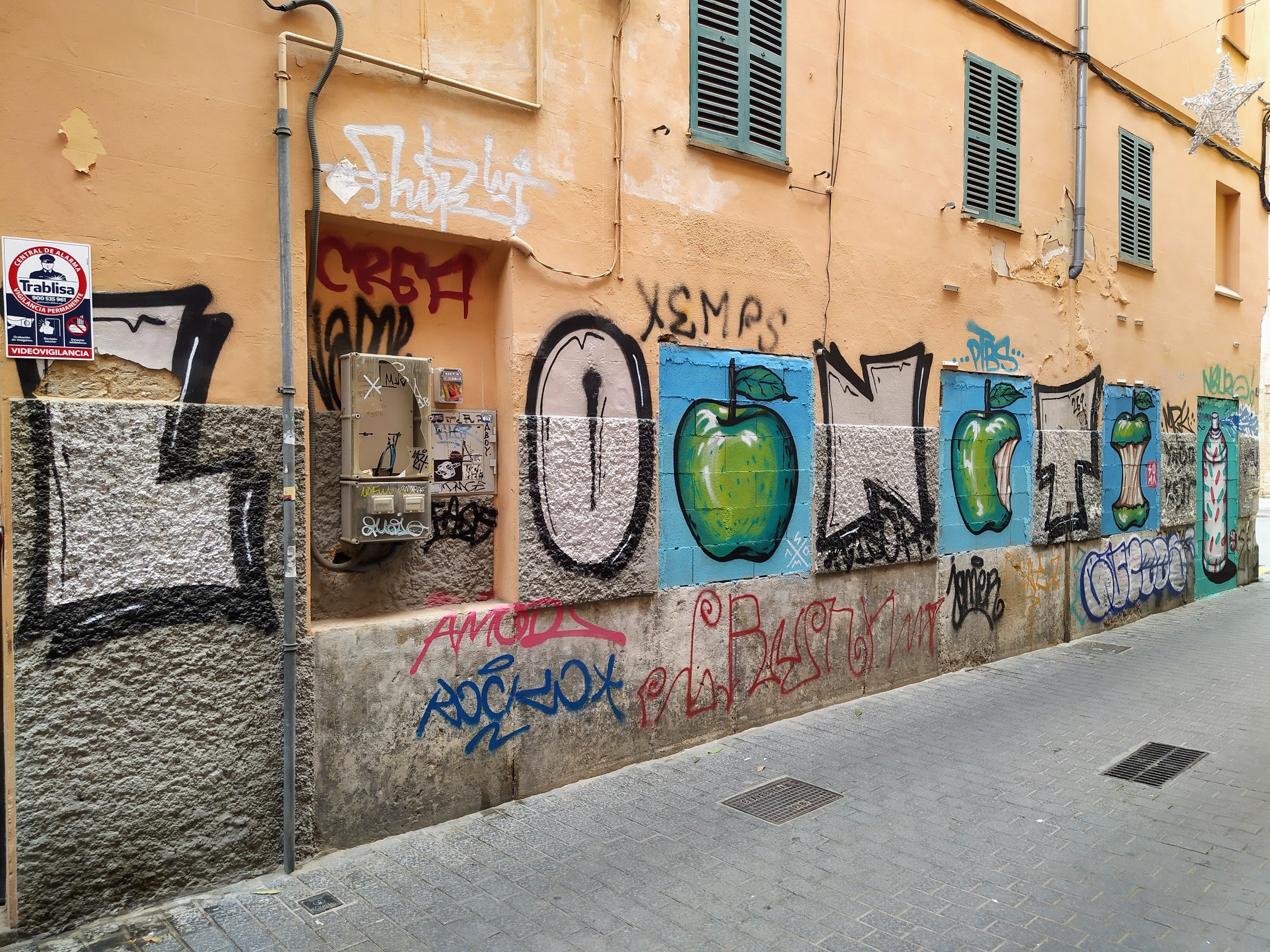 Los administradores de fincas registran un aumento de solicitudes del servicio de limpieza de grafitis ofrecido por EMAYA Los administradores de fincas registran un aumento de solicitudes del servicio de limpieza de grafitis ofrecido por EMAYA