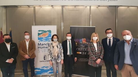 Autoridades regionales y locales en jornada para constituir la "Reserva de la Mancha H&uacute;meda"