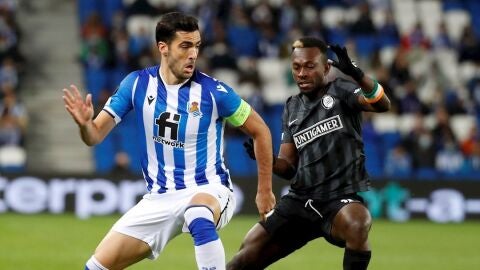 Mikel Merino durante un partido con la Real Sociedad