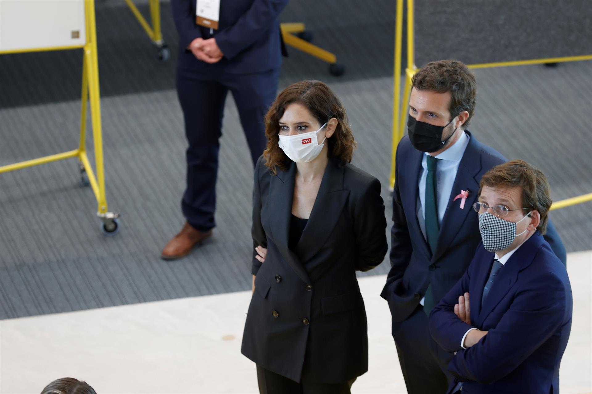 Ayuso y Martínez-Almeida volverían a ganar unas elecciones a la alcaldía y la comunidad, según una encuesta Ayuso y Martínez-Almeida volverían a ganar unas elecciones a la alcaldía y la comunidad, según una encuesta