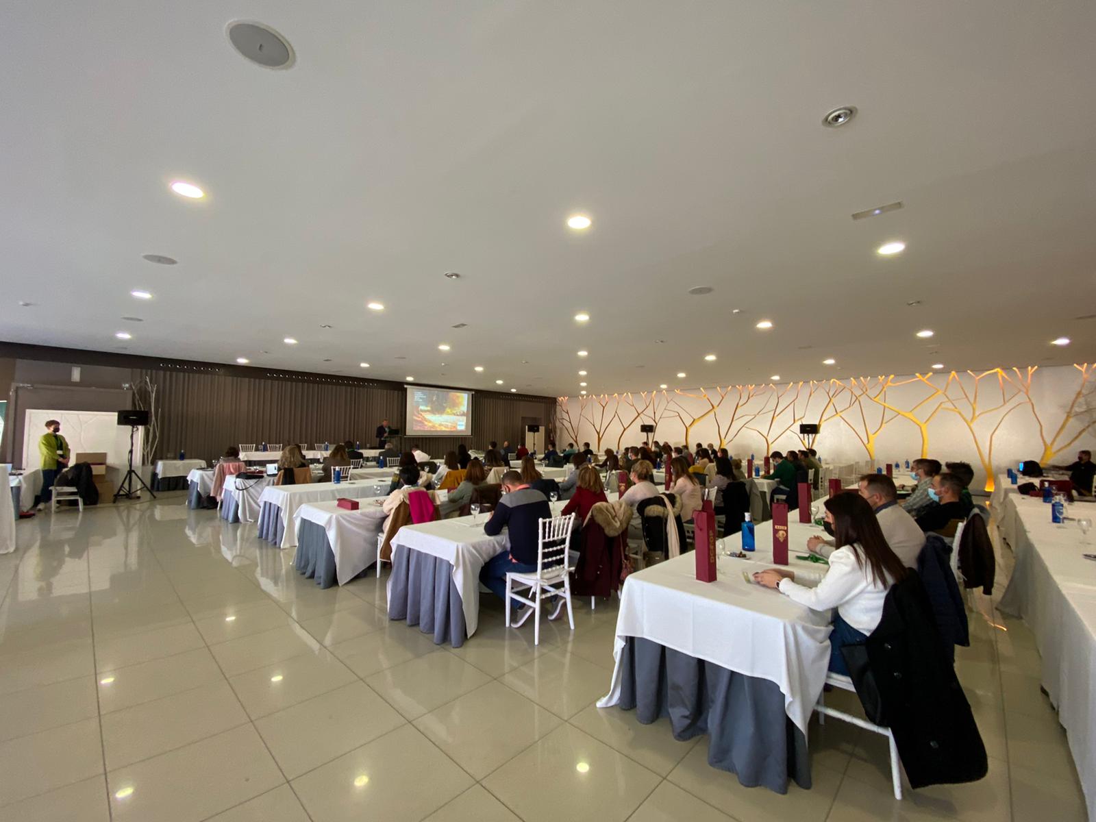 Dcoop fomenta la incorporación de jóvenes y mujeres con las II Jornadas "Más Joven" Dcoop fomenta la incorporación de jóvenes y mujeres con las II Jornadas "Más Joven"