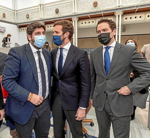 Apoyo total de López Miras a Casado y García Egea en la disputa por el liderazgo del PP de Madrid: "Ellos están centrados en lo importante" Apoyo total de López Miras a Casado y García Egea en la disputa por el liderazgo del PP de Madrid: "Ellos están centrados en lo importante"