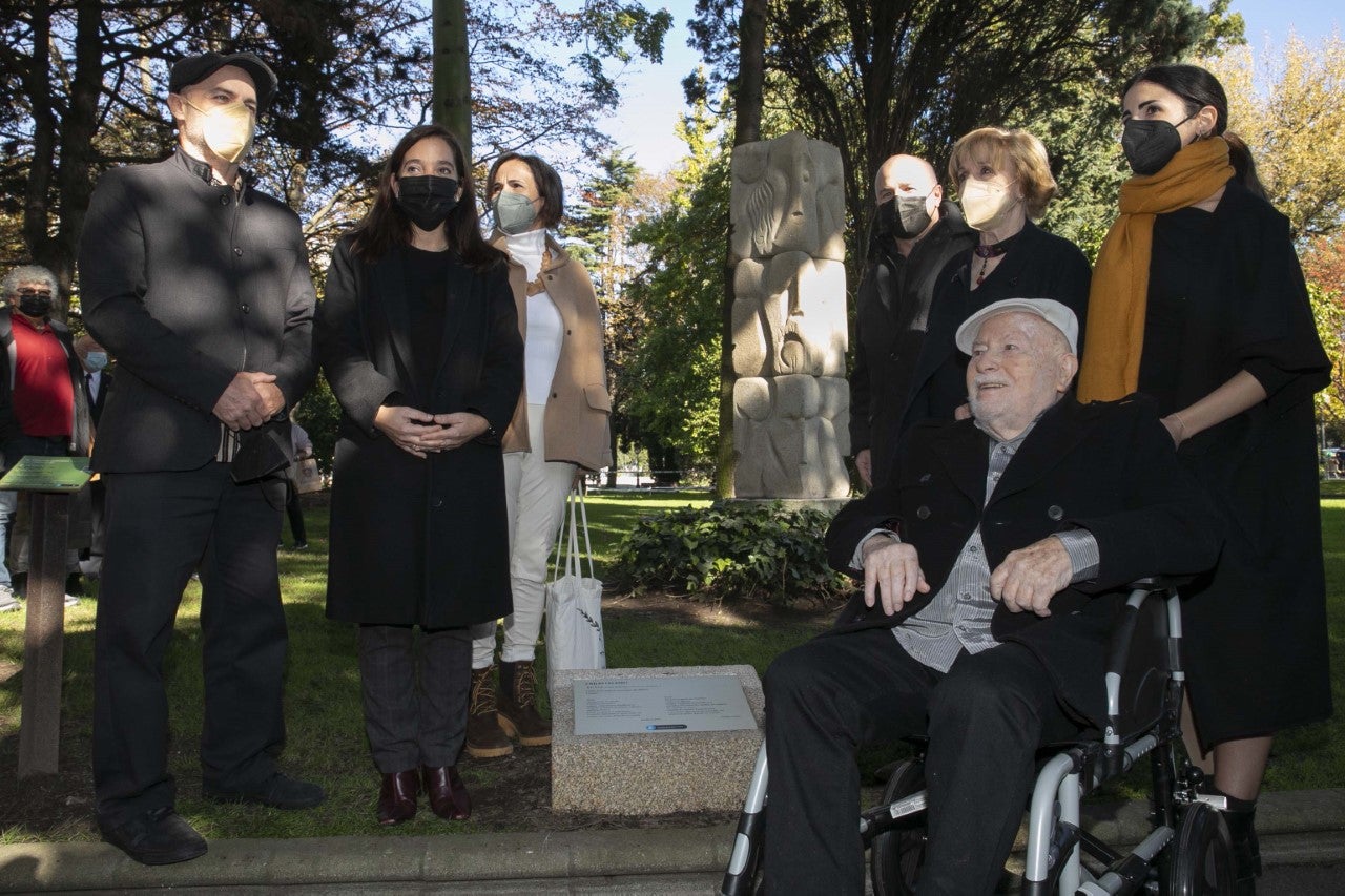 Una escultura homenaje a los más comprometidos Una escultura homenaje a los más comprometidos