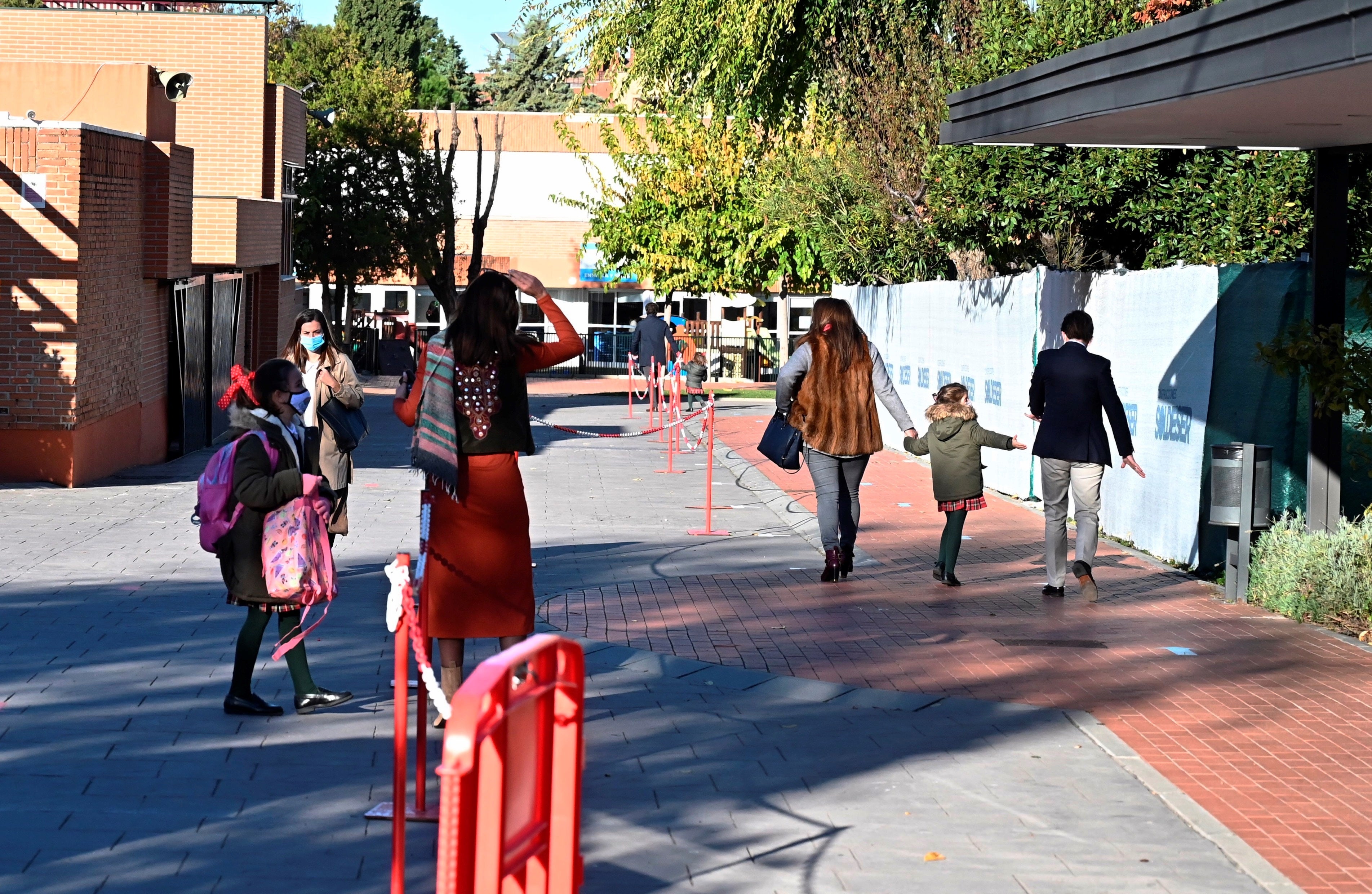 La emotiva carta de los padres de la niña fallecida en el atropello en un colegio de Madrid: "Está gozando en el cielo" La emotiva carta de los padres de la niña fallecida en el atropello en un colegio de Madrid: "Está gozando en el cielo"