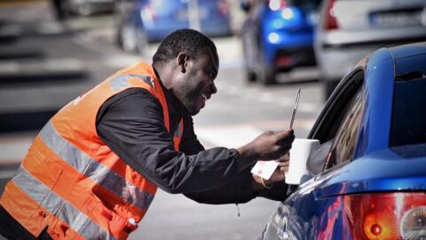 Cientos de voluntarios colaboran con Cruz Roja en el &#39;Día de la Banderita&#39;