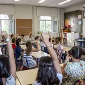 Padres y la Plataforma de Docentes llevarán a los tribunales la imposición del valenciano en la Ley de Plurilingüismo Padres y la Plataforma de Docentes llevarán a los tribunales la imposición del valenciano en la Ley de Plurilingüismo