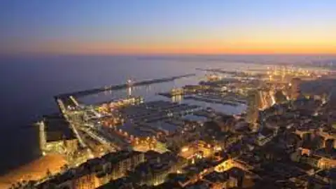 Panorámica de Alicante desde el castillo de Santa Bárbara Panorámica de Alicante desde el castillo de Santa Bárbara