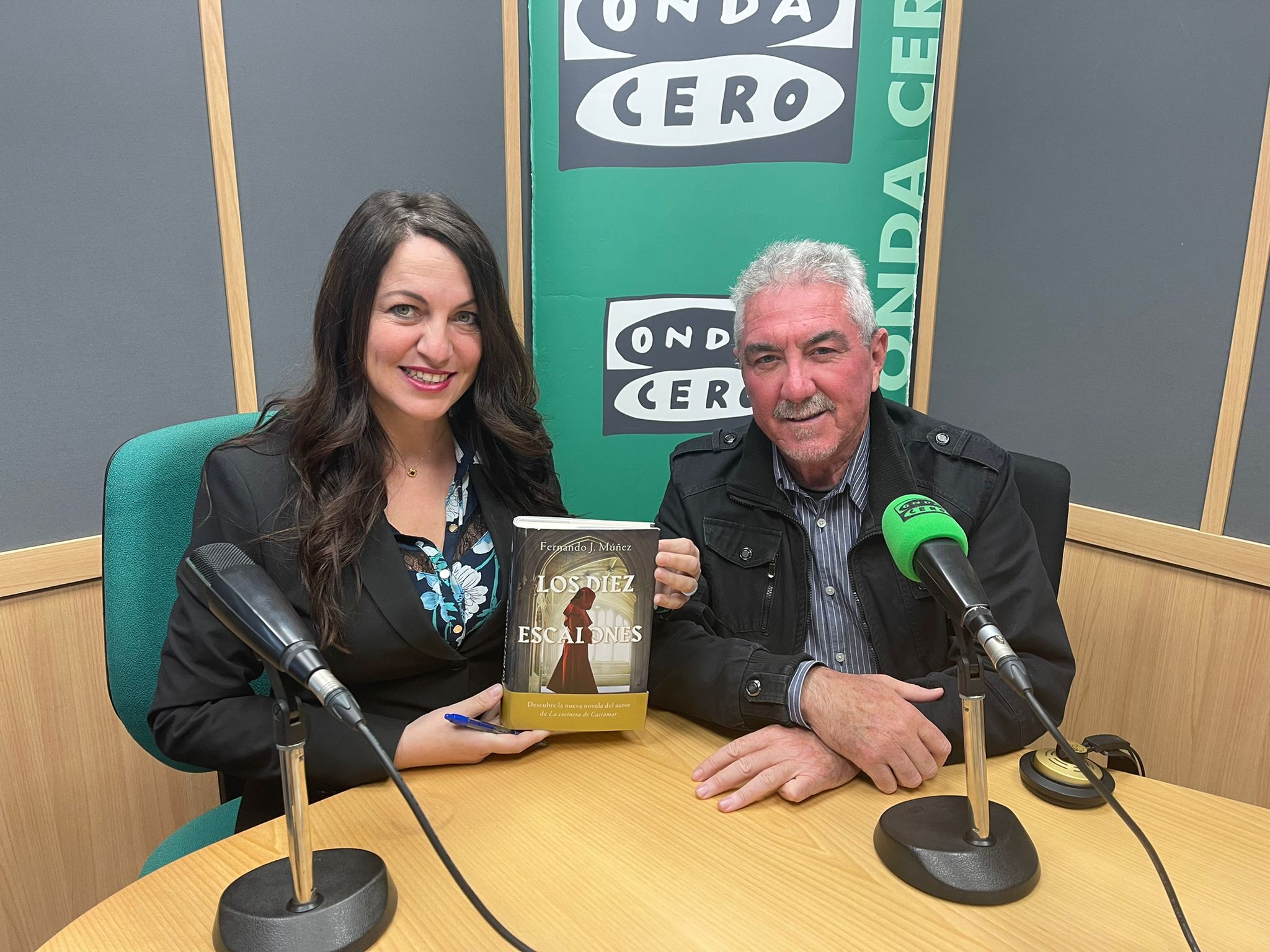 Enigmas, crímenes y puertas ocultas nos cautivan en 'Los diez escalones' el nuevo libro de Fernando J. Múñez Enigmas, crímenes y puertas ocultas nos cautivan en 'Los diez escalones' el nuevo libro de Fernando J. Múñez