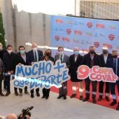 El presidente de COVAP, Ricardo Delgado, junto a representantes de los ayuntamientos que acogen la 9º Copa COVAP