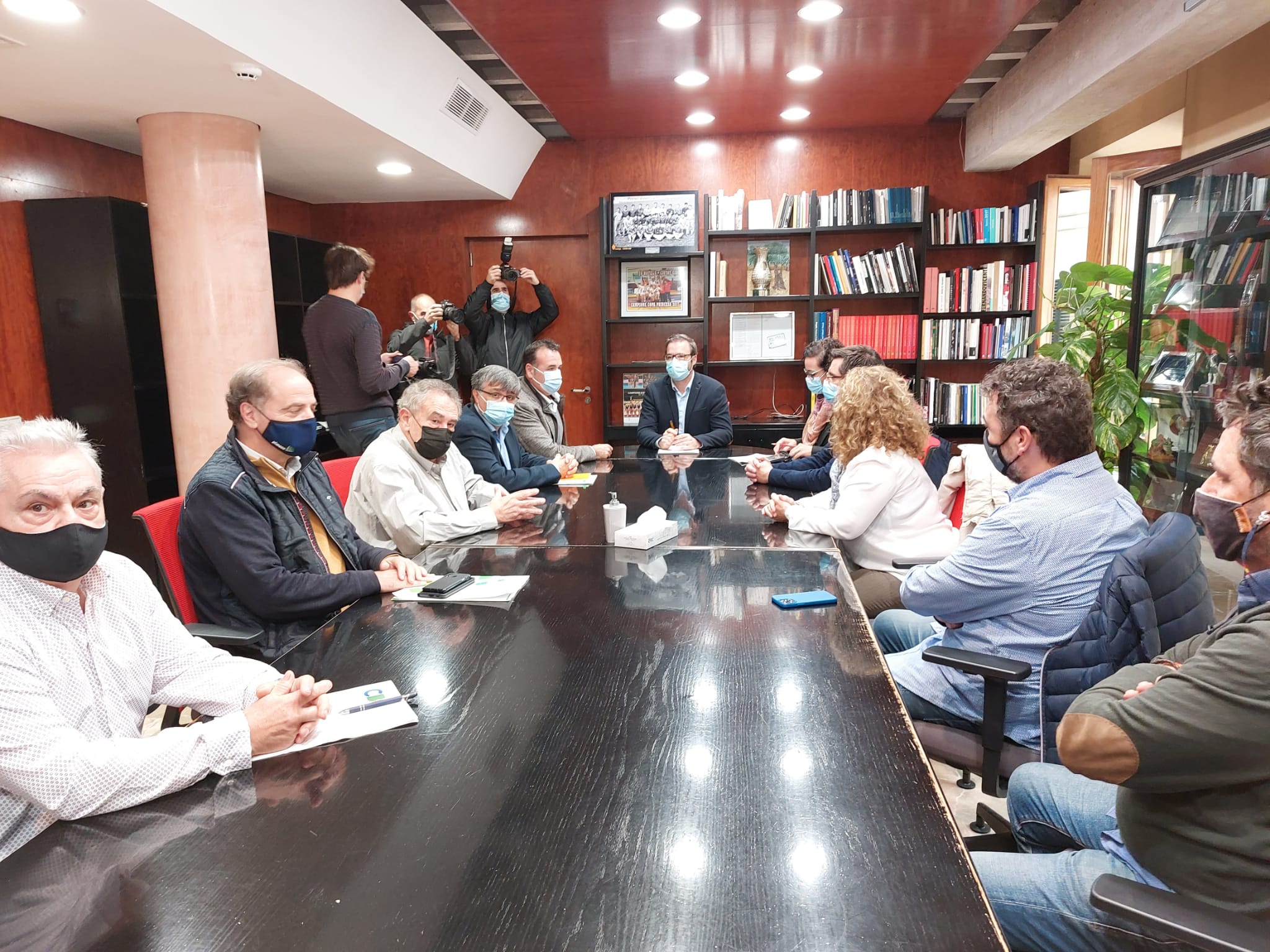 Vecinos y comerciantes de Palma dejan de lado las protestas e inician una etapa de diálogo con Cort sobre las políticas de movilidad Vecinos y comerciantes de Palma dejan de lado las protestas e inician una etapa de diálogo con Cort sobre las políticas de movilidad