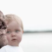 Abuelo y nieto. Reto demográfico
