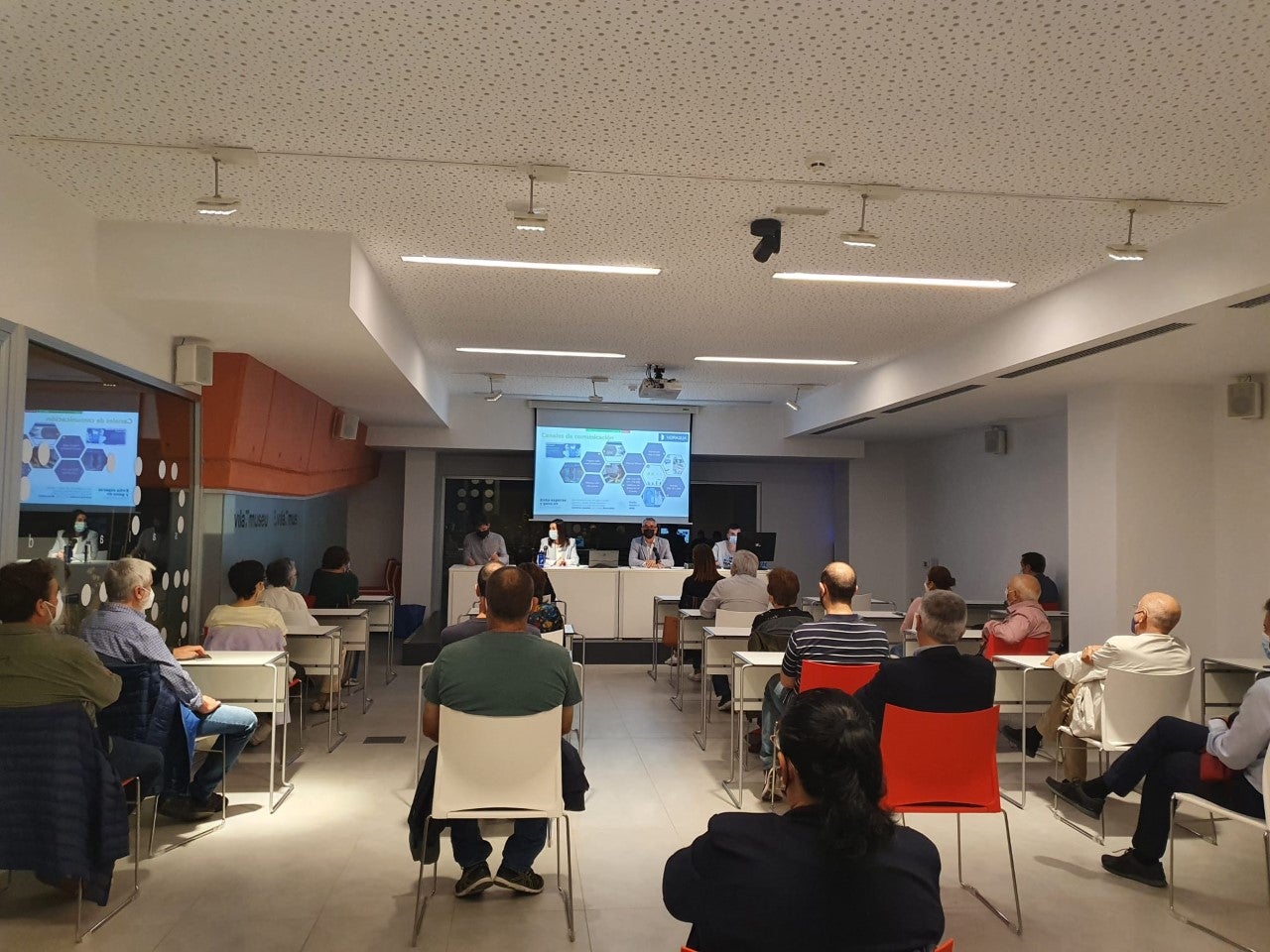 Hidraqua y la Universidad de Alicante inician el ciclo de conferencias “Una década para la acción: el valor de los ODS” Hidraqua y la Universidad de Alicante inician el ciclo de conferencias “Una década para la acción: el valor de los ODS”