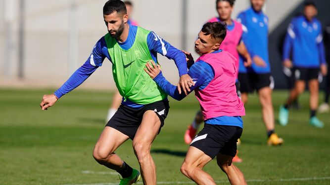 El Granada CF comienza a moverse para reforzar su plantilla en el mercado de invierno El Granada CF comienza a moverse para reforzar su plantilla en el mercado de invierno