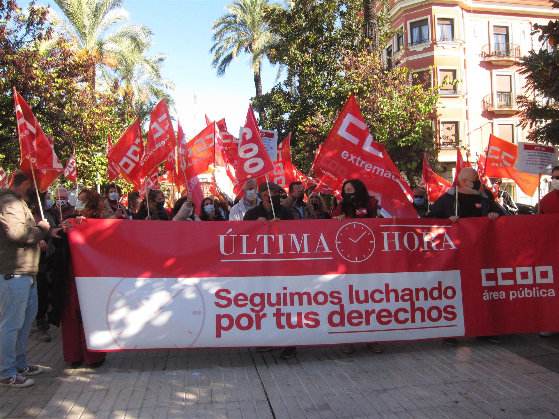 Un centenar de delegados de CCOO se concentra en Badajoz para exigir la recuperación de derechos de empleados públicos Un centenar de delegados de CCOO se concentra en Badajoz para exigir la recuperación de derechos de empleados públicos