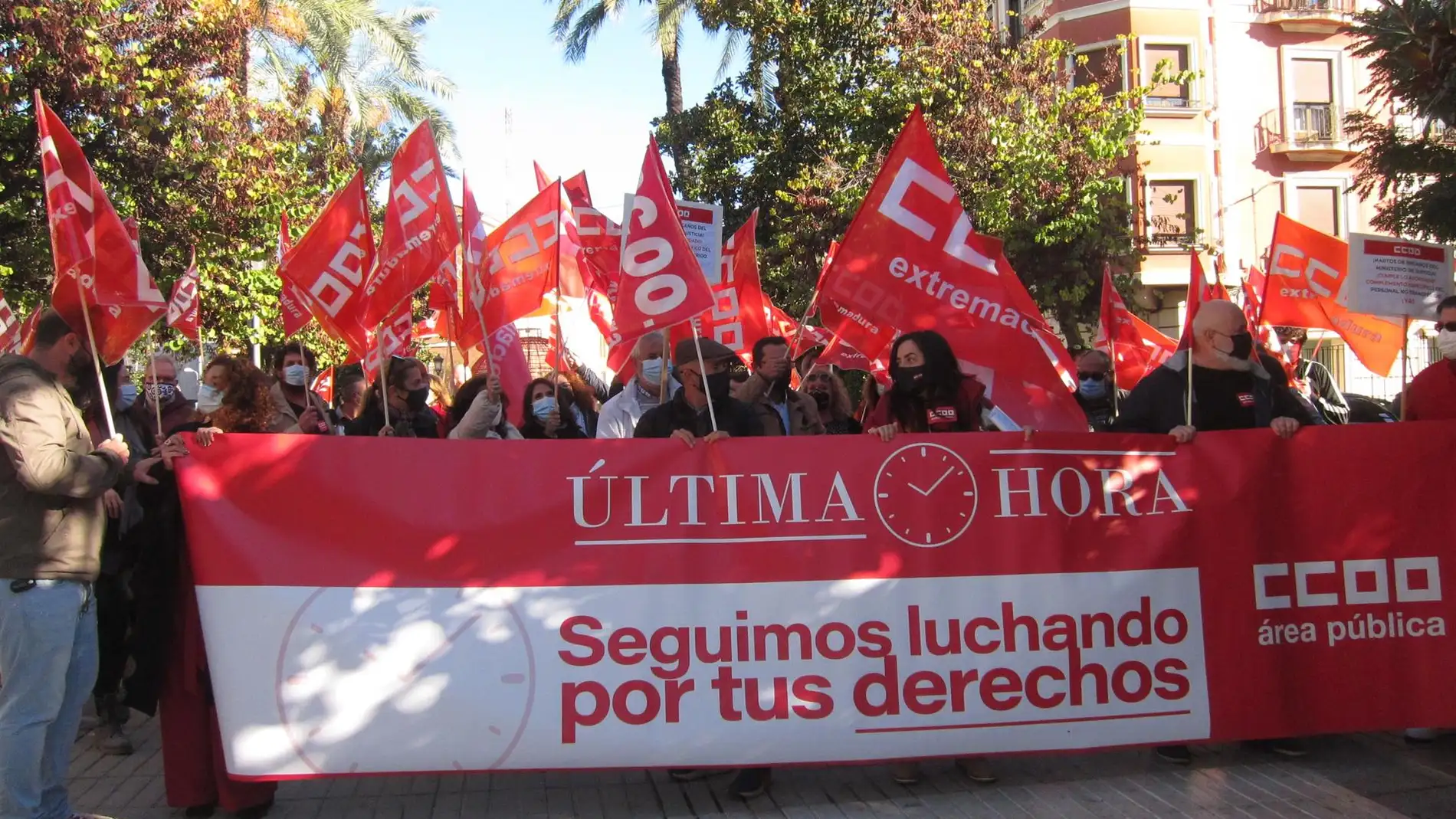 Un centenar de delegados de CCOO se concentra en Badajoz para exigir la recuperación de derechos de empleados públicos