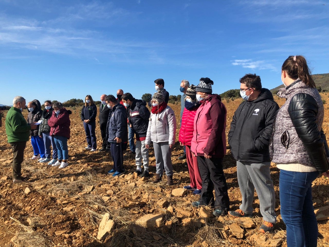 Cielos de Ascara planta 2.000 encinas sumándose a “Archipiélago de Bosques” Cielos de Ascara planta 2.000 encinas sumándose a “Archipiélago de Bosques”