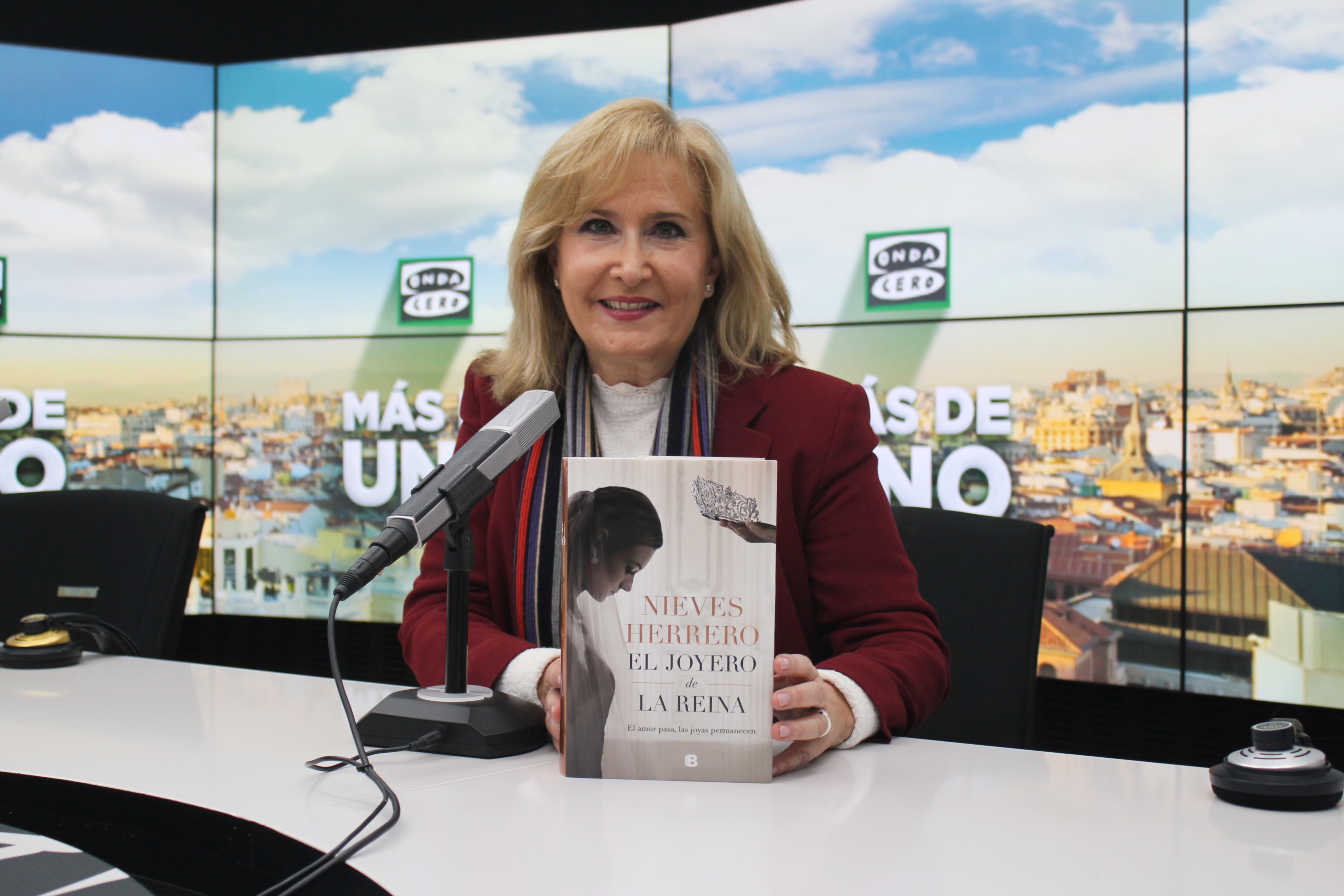 Nieves Herrero abre el joyero de las reinas: "Hay algo de talismán en las piedras preciosas" Nieves Herrero abre el joyero de las reinas: "Hay algo de talismán en las piedras preciosas"