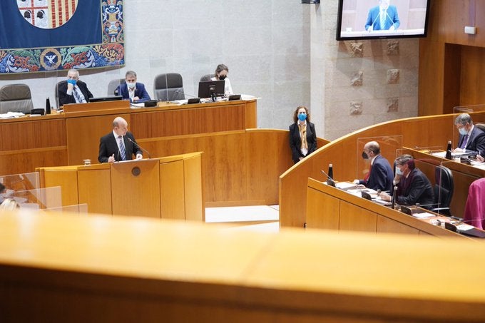 VOX e IU arremeten contra la Estrategia de Recuperación VOX e IU arremeten contra la Estrategia de Recuperación