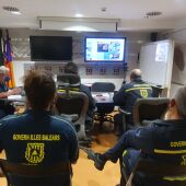 Grupo de soporte técnico del Servicio de Emergencias 112 en Baleares, atendiendo algunos de los incidentes que está provocando la borrasca Blas. 