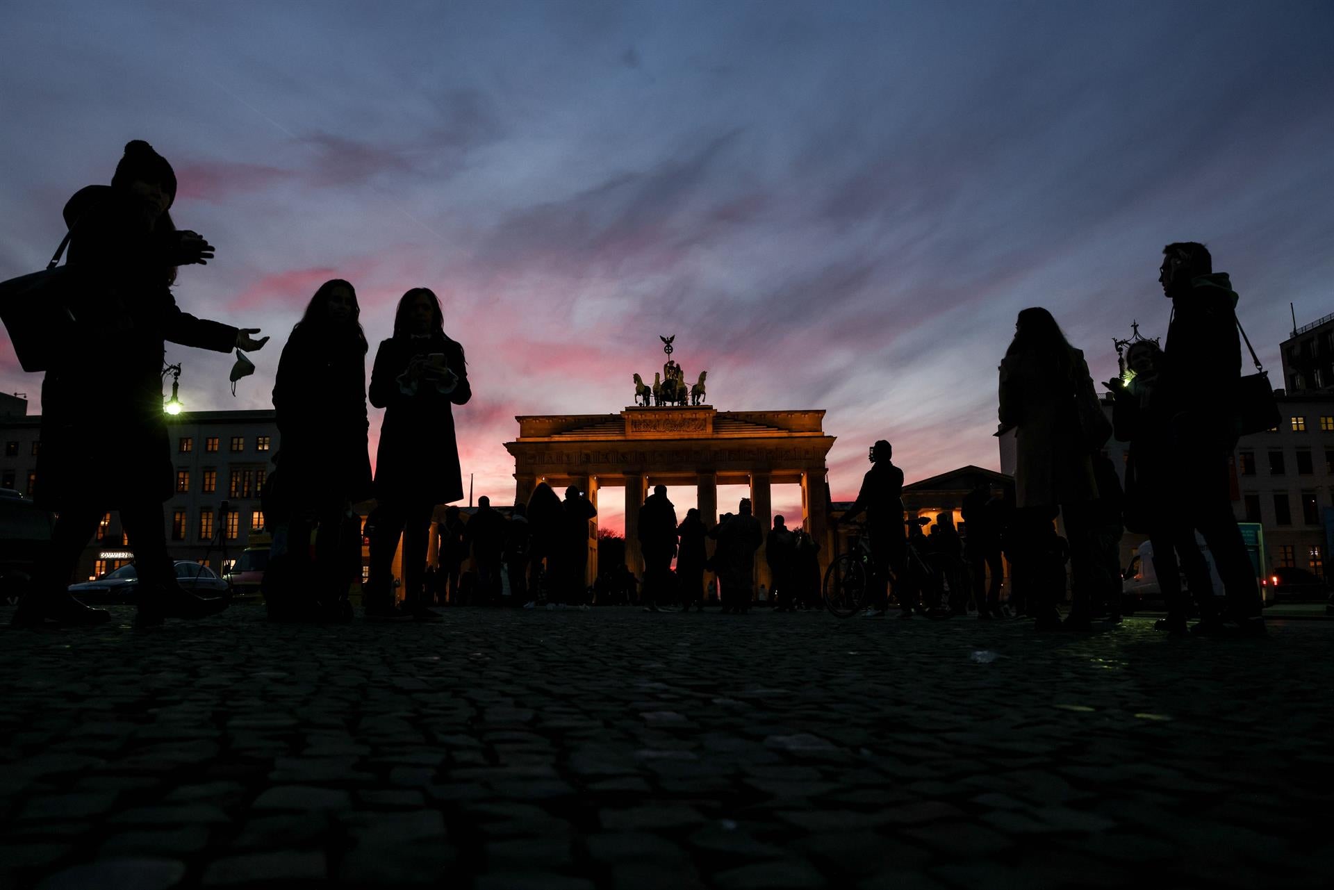 Alemania endurece las restricciones a los no vacunados y plantea su confinamiento a partir de febrero Alemania endurece las restricciones a los no vacunados y plantea su confinamiento a partir de febrero