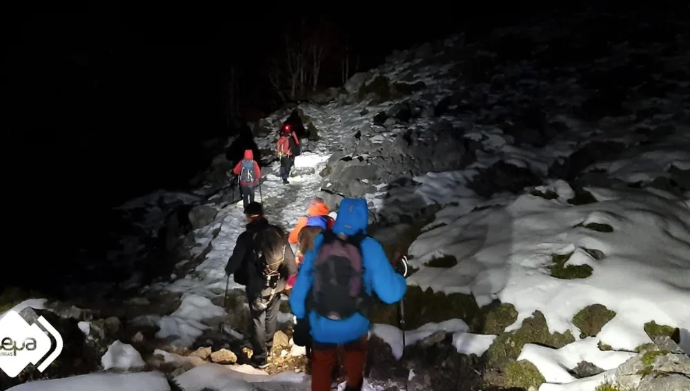 Se encontraban en una zona de hielo y nieve Se encontraban en una zona de hielo y nieve