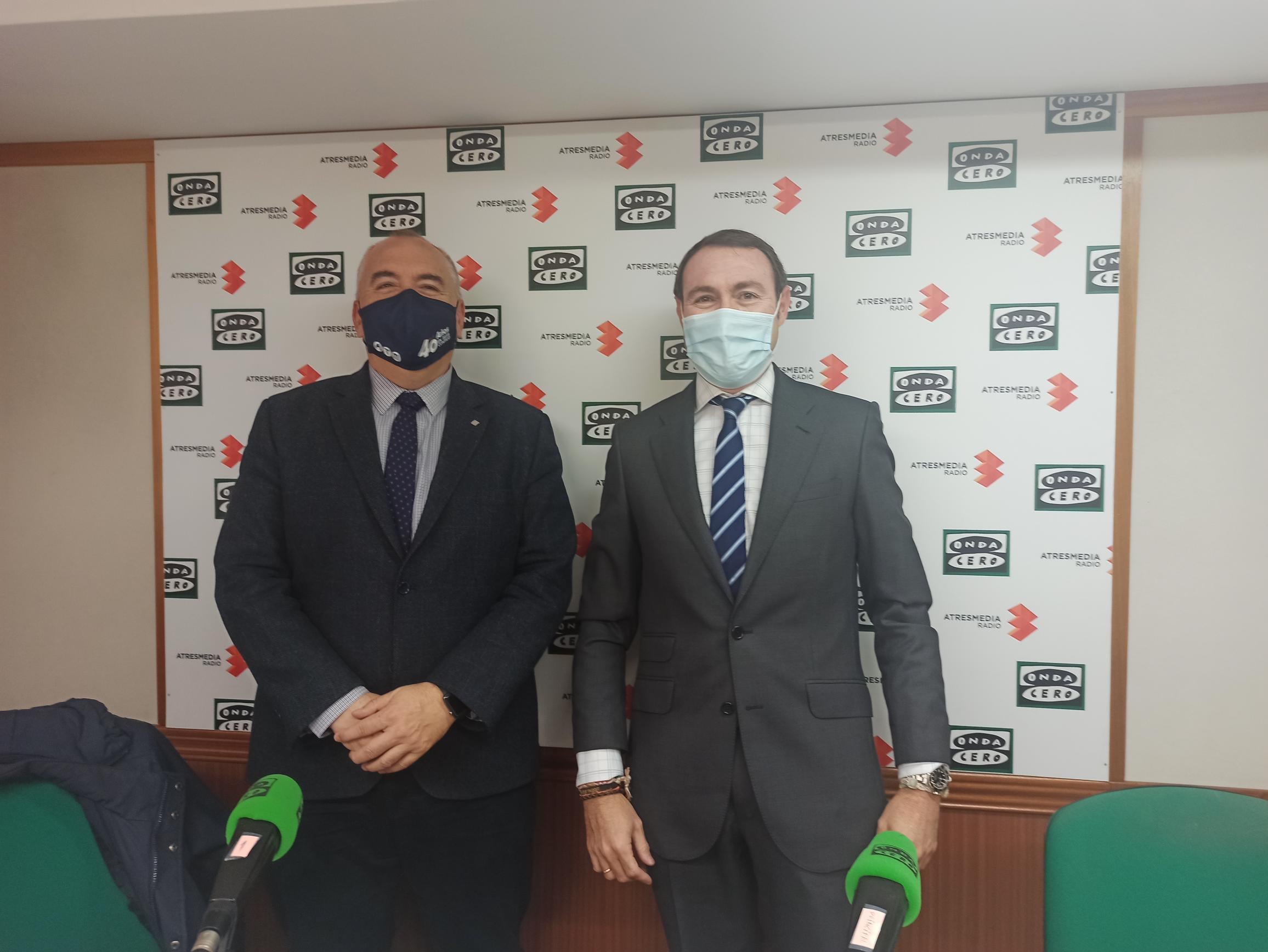 Los transportistas de mercancías por carretera de Castilla la Mancha pararán en su totalidad en el cierre previsto antes de Navidad por el «abandono» del Gobierno. Los transportistas de mercancías por carretera de Castilla la Mancha pararán en su totalidad en el cierre previsto antes de Navidad por el «abandono» del Gobierno.