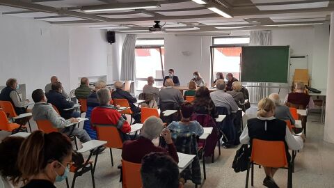 El alcalde durante la reunión de hoy con los mayores El alcalde durante la reunión de hoy con los mayores
