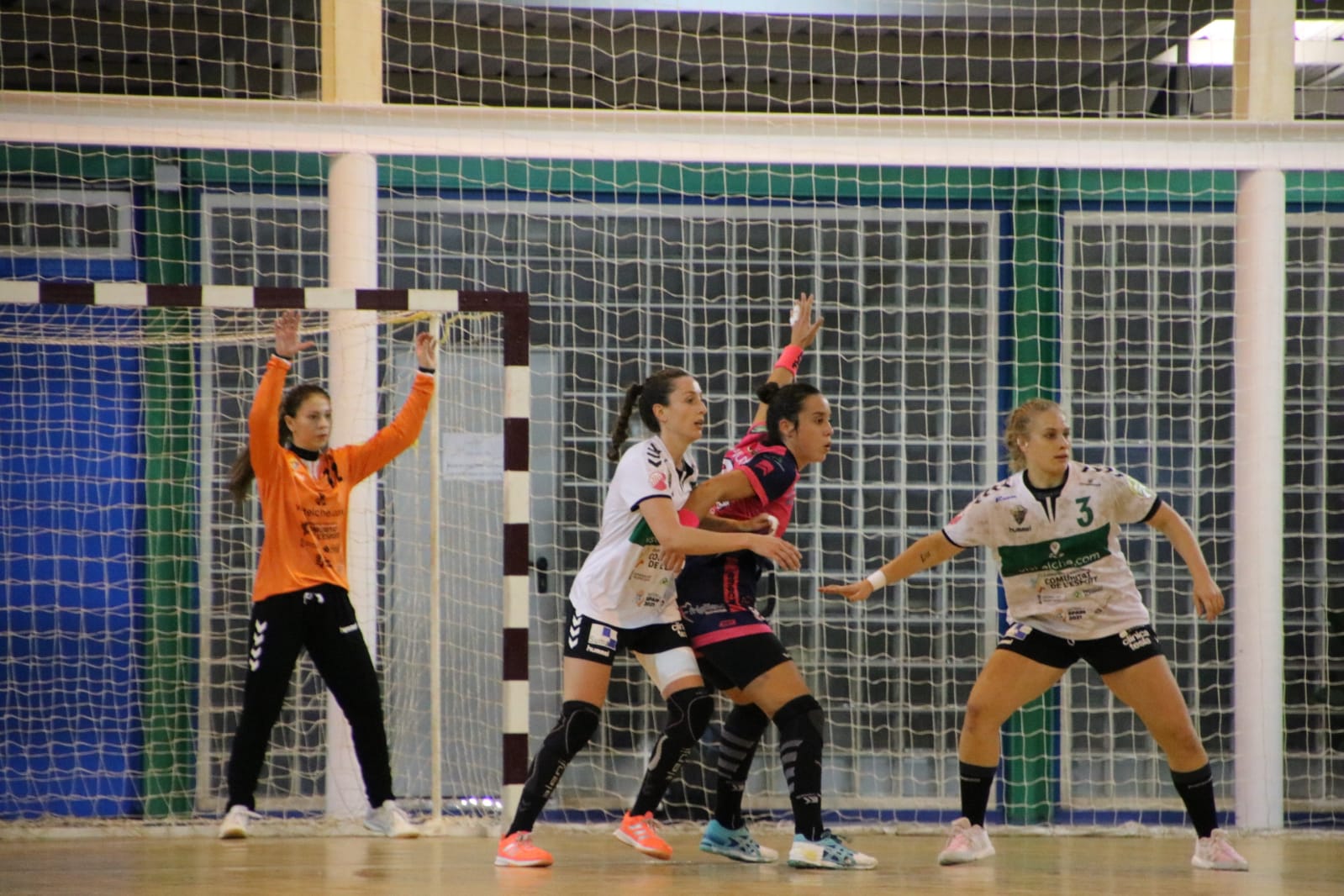 El Club Balonmano Elche cae en el Zoilo Martín de la Sierra contra Málaga El Club Balonmano Elche cae en el Zoilo Martín de la Sierra contra Málaga